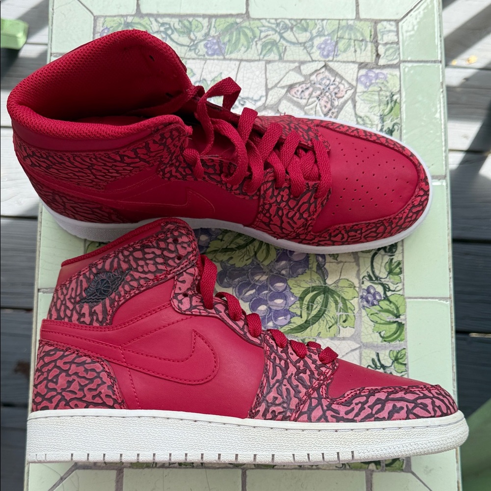 Brand new Jordan 1 ‘Red Elephant’ Kids Size 6